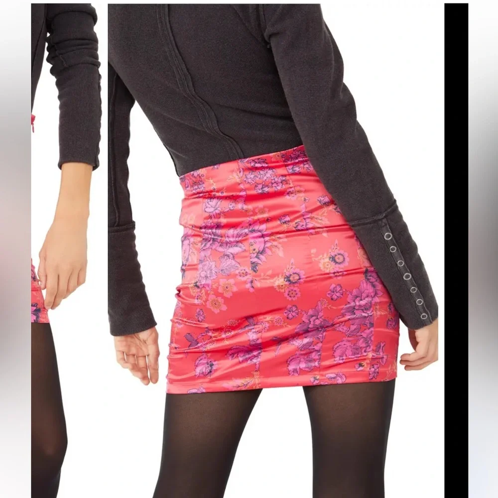 NWT Free People Pink with flowers mini skirt size 0 - Picture 4 of 10